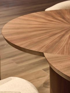 BISOU table designed for @linteloo in walnut marquetry.

#linteloo #anthonyguerrée #furnituredesign #cabinetmaking #walnutmarquetry