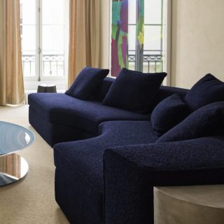ORBE sectional sofa in the new Parisian showroom of @lachance_paris, 60 rue de Richelieu.

📸 @francisamiand 

#anthonyguerrée #lachance #sectionalsofa #alpagafabric #bluesofa #ketabibourdet